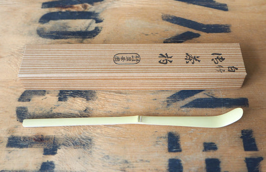 Shiratake Chashaku, White Bamboo Matcha Scoop by Suikaen | Yasaburo Tanimura