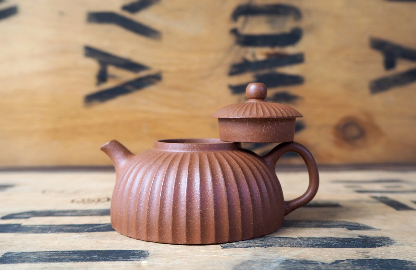 Jin Wen Half Moon Yixing Teapot by Masters Gao & Xu's Studio