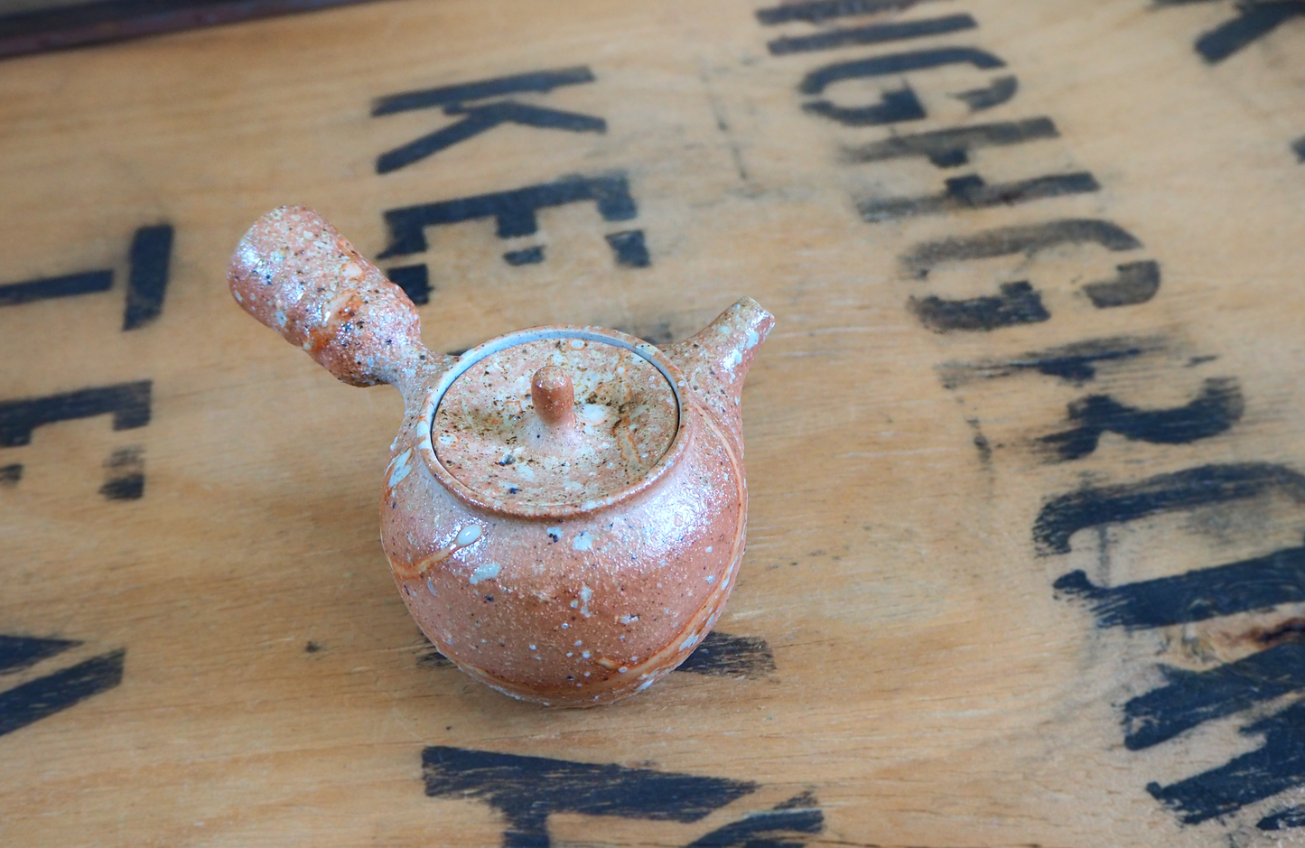 Woodfired Shino Splash Kyusu by Linda Unsworth